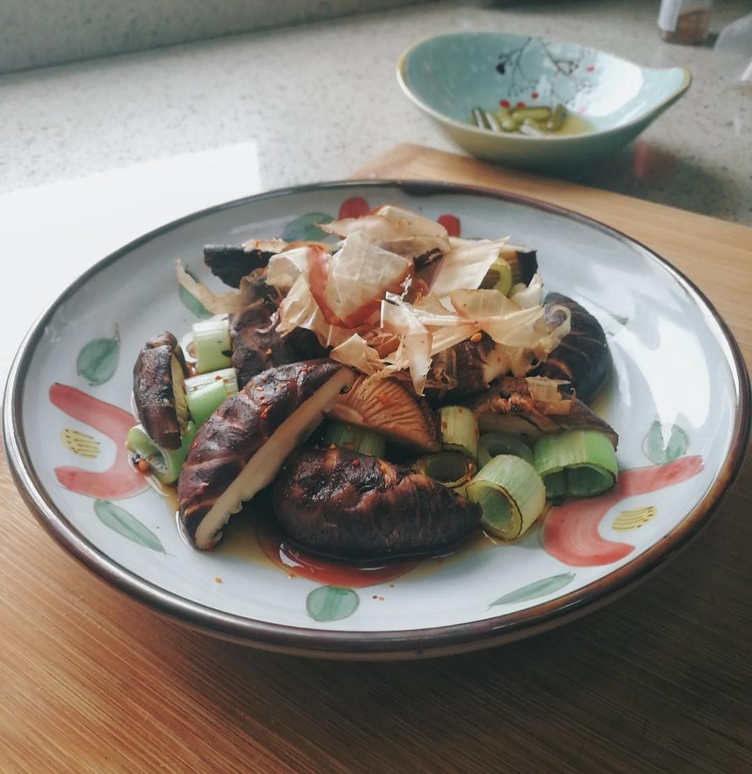 日式小菜：烤香菇葱段（译）