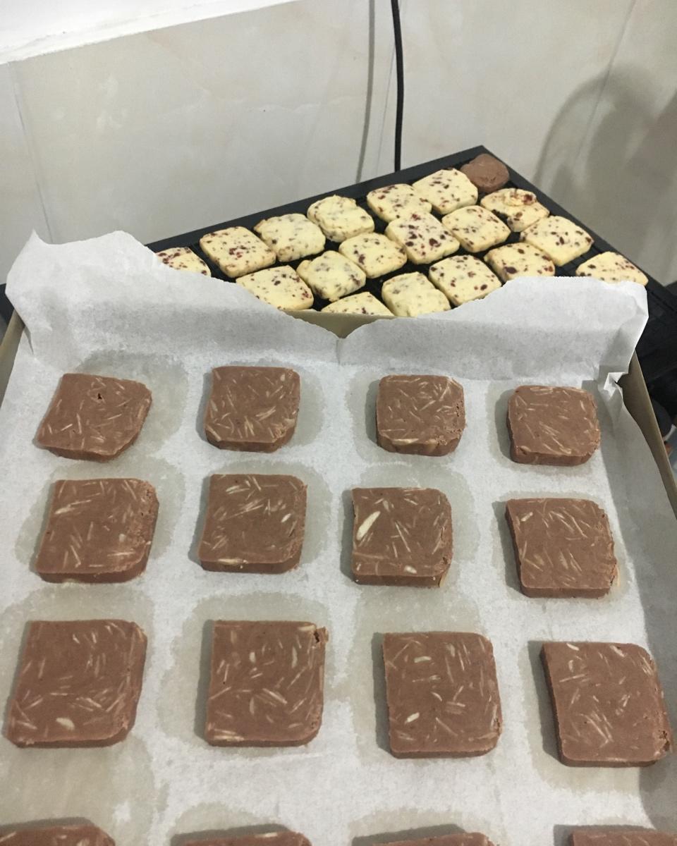 杏仁片巧克力饼干