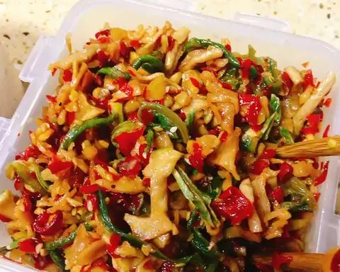 腌制 黄瓜萝卜剁椒榨 脆辣爽口的做法