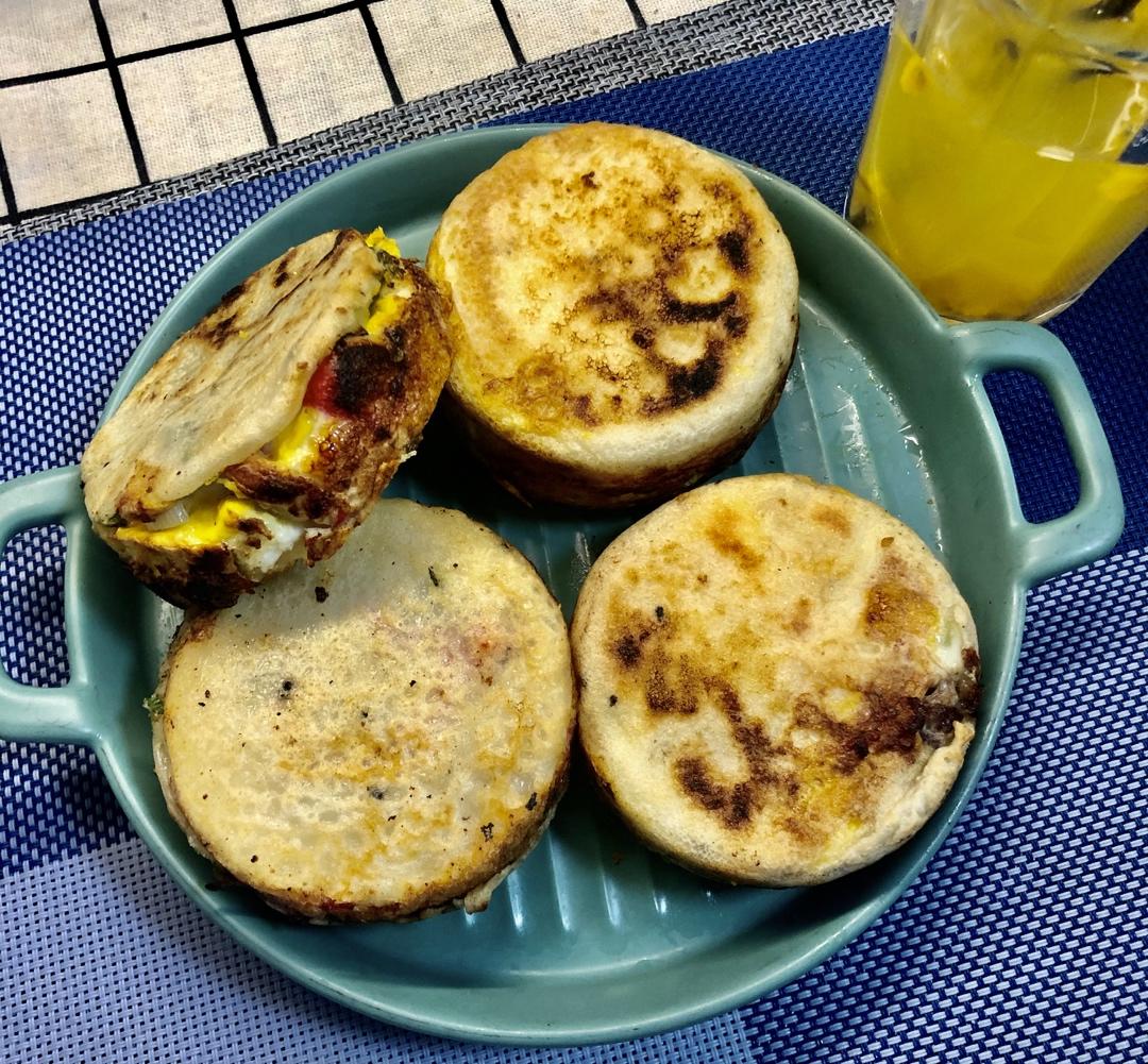 早餐霸王~沉甸甸鸡蛋汉堡