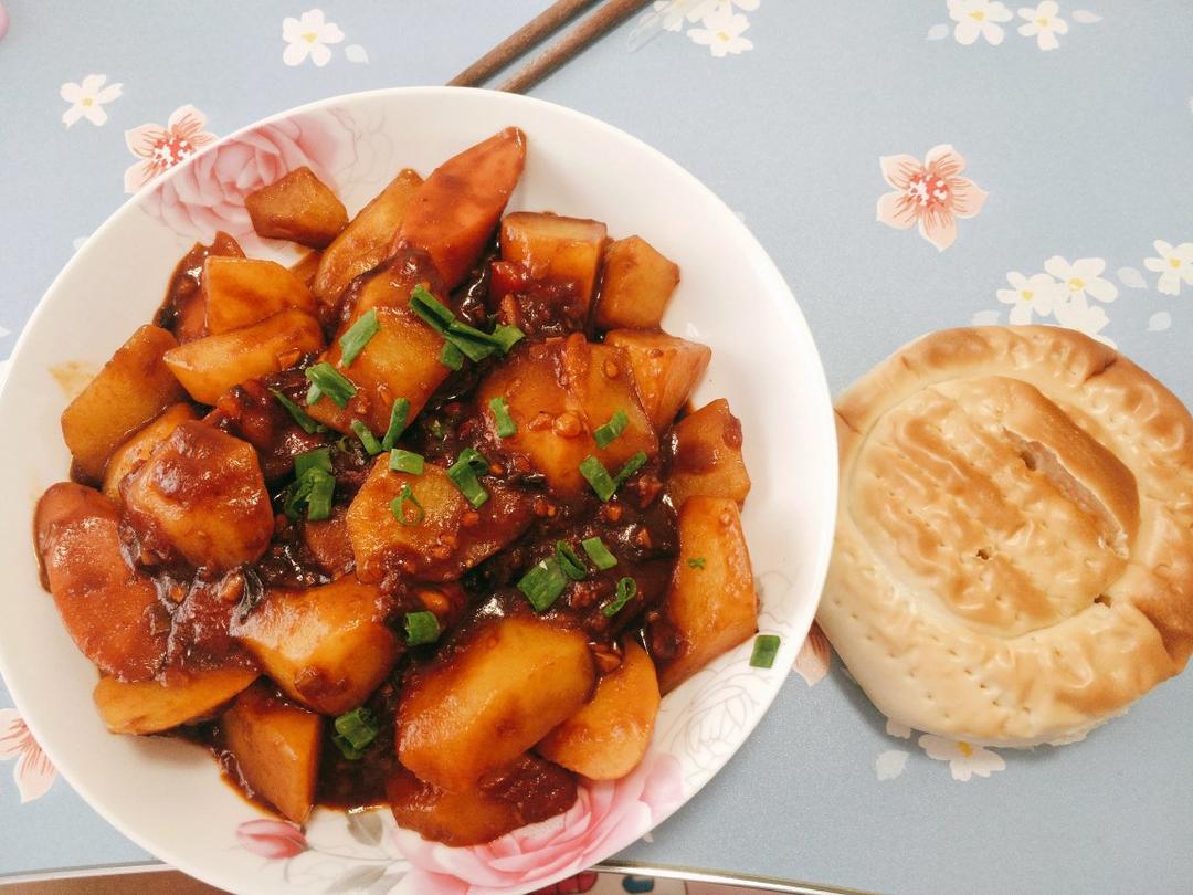 🔥巨下饭，软糯入味！比肉还好吃的红烧土豆