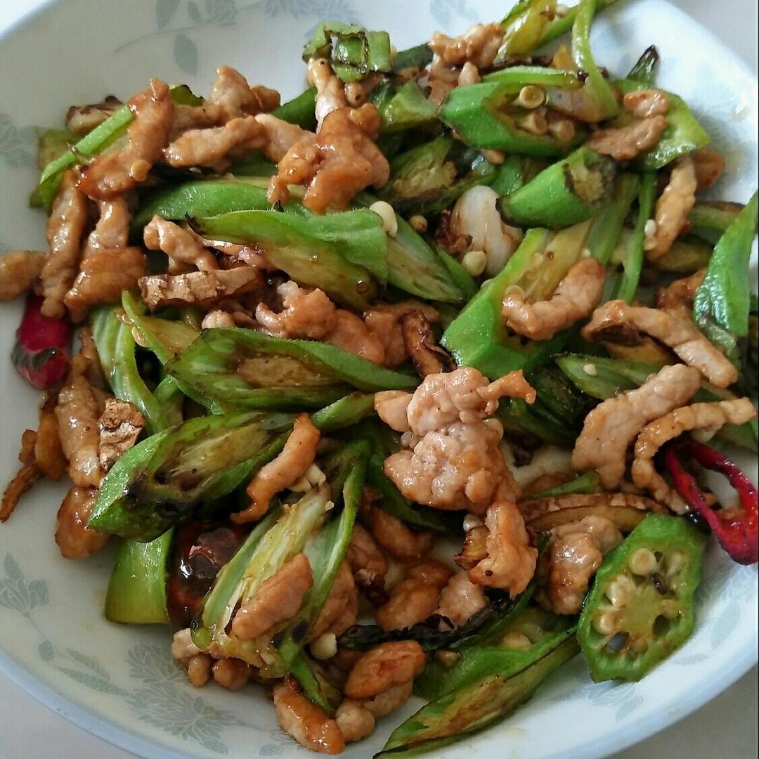 超级下饭的秋葵小炒肉