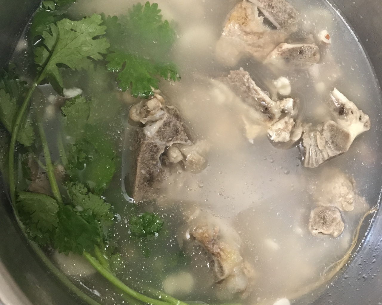 淮山芡实猪骨珠汤的做法 步骤2