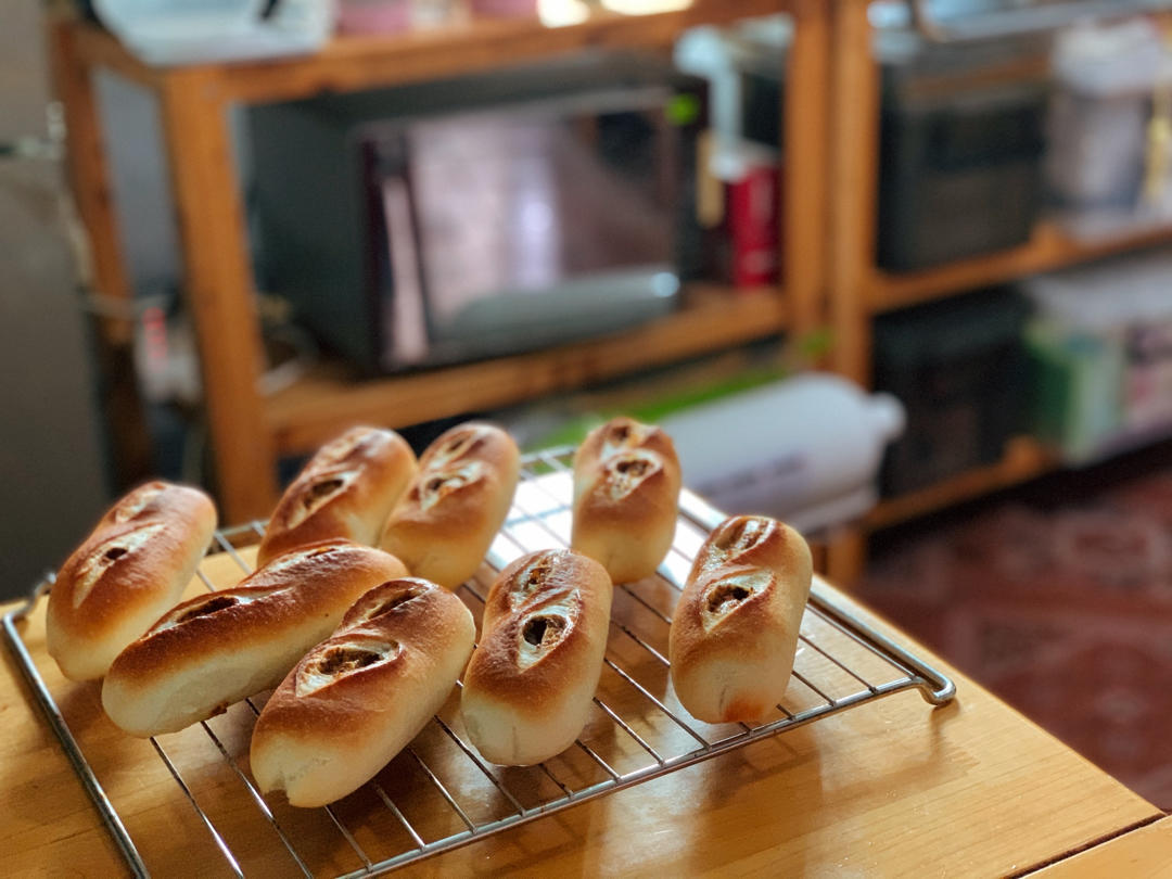 治愈甜腻的｜法式芥末籽香肠面包
