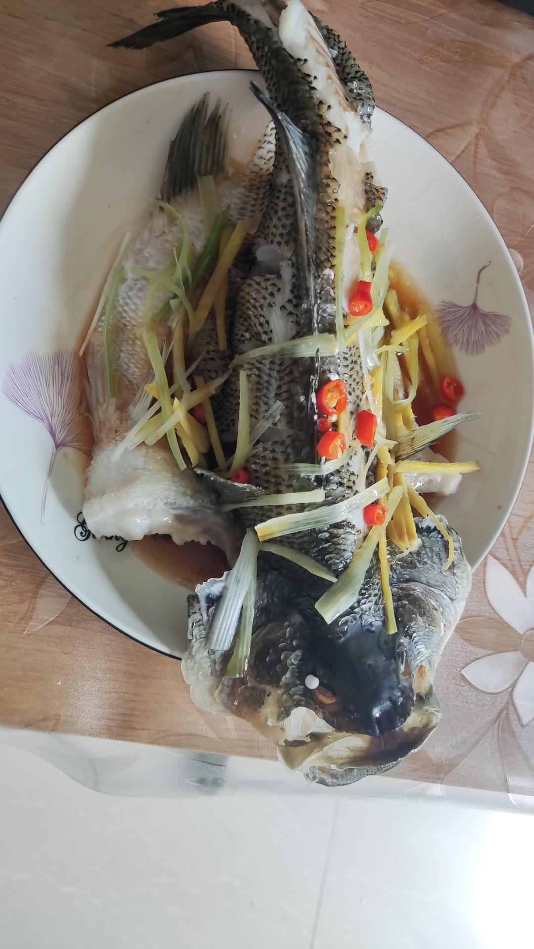 10分钟做 清蒸鲈鱼 （附切鱼图解）