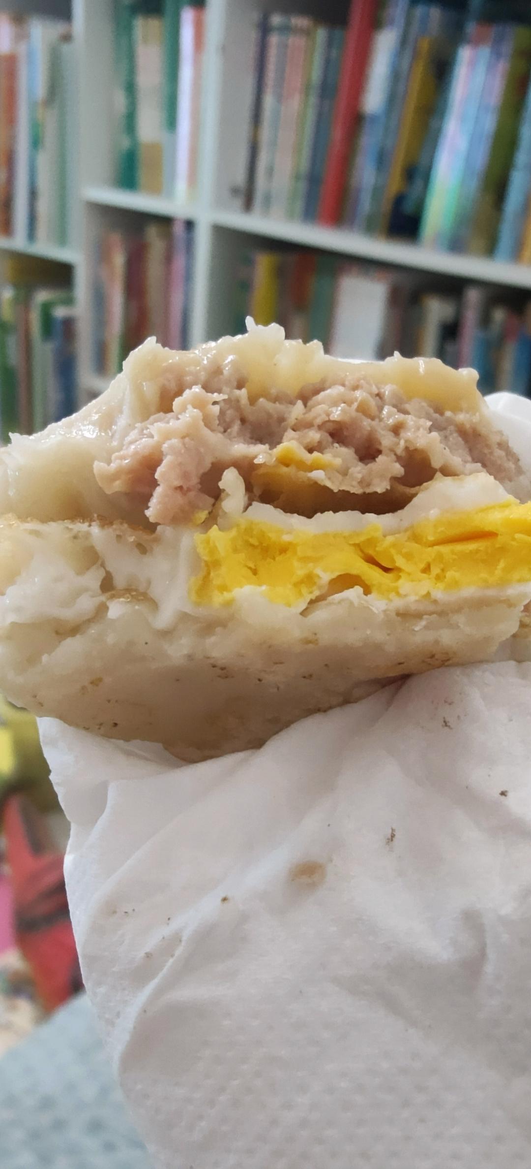 早餐霸王~沉甸甸鸡蛋汉堡