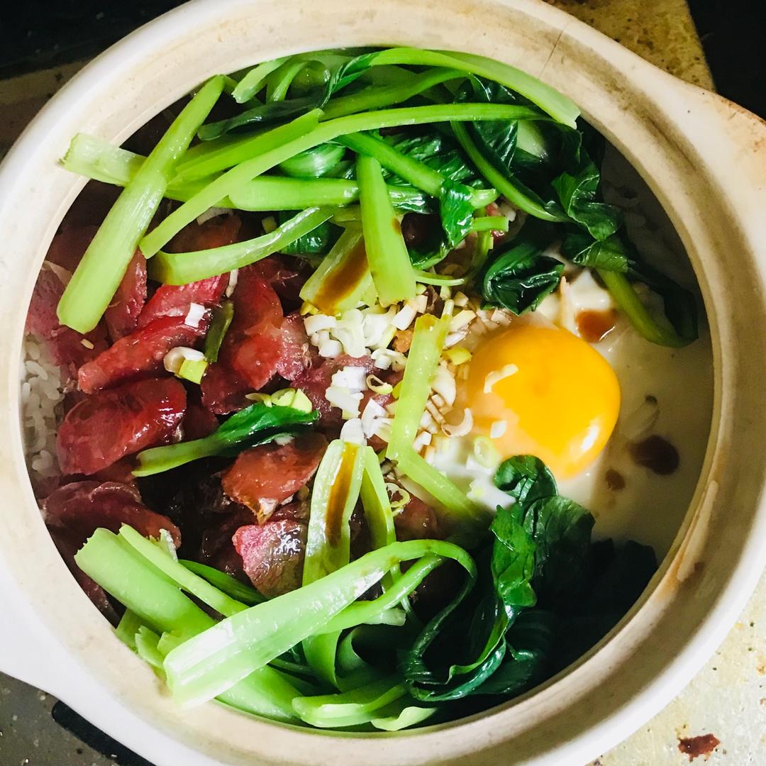 广式腊味煲仔饭