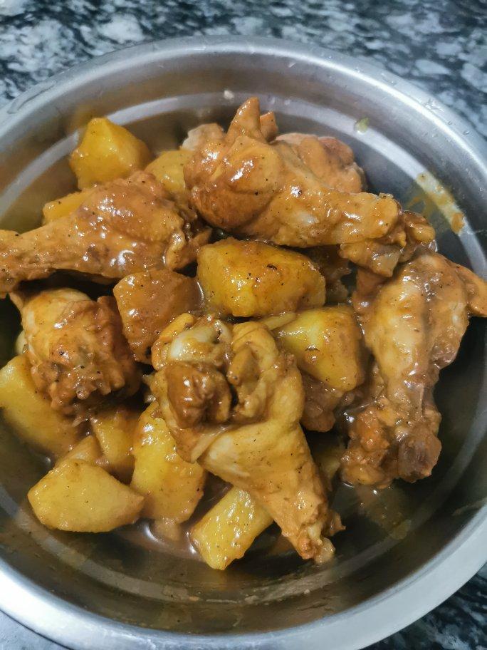 鸡腿炖土豆