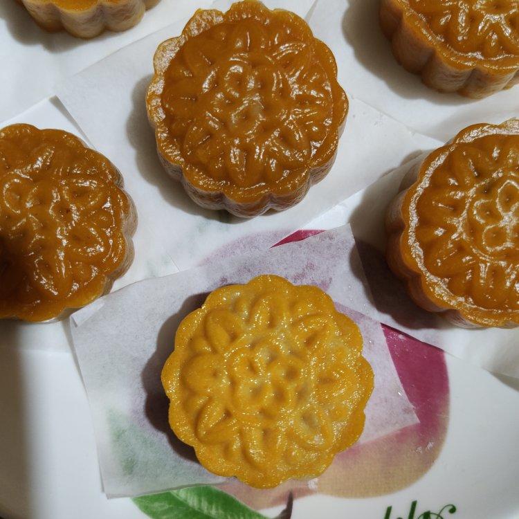 健康美味不上火、老少皆宜的蒸黄金冰皮南瓜月饼&附不需模具南瓜饼🎃压花视频