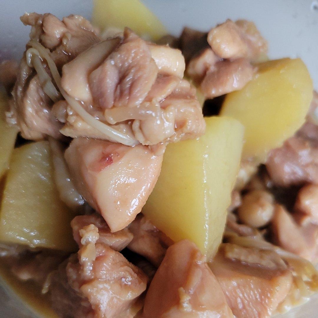 鸡腿肉炖土豆