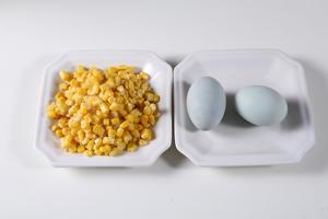 咸蛋黄金玉米粒--自动烹饪锅的小清新之作的做法 步骤1