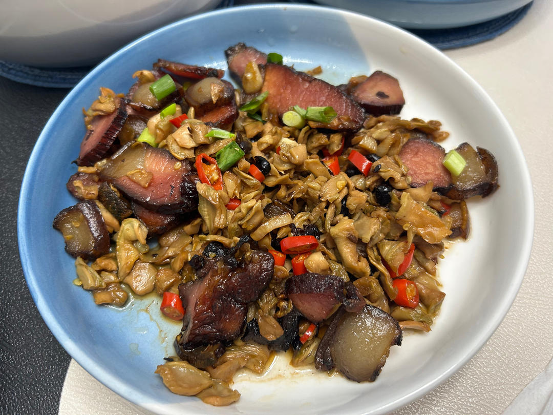 萝卜干炒腊肉（湘菜）新增腊肉快速去咸的方法