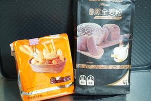 酸奶黑麦吐司 70%黑麦直接法 日本猫吐司模通用450g土司盒配方的做法 步骤1