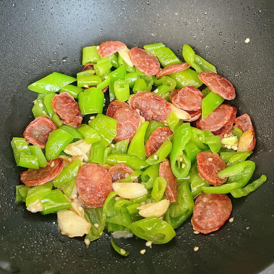 腊肠炒青椒