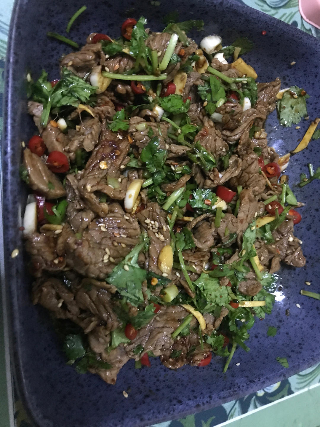 厨师长教你：“香菜牛肉”的家常做法，香嫩鲜辣，下饭一绝