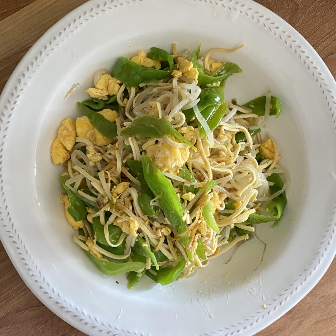 家庭版炒合菜【绿豆芽粉条炒鸡蛋】