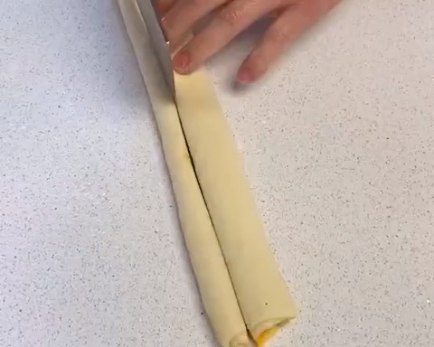 肉松蛋黄手撕面包的做法 步骤4