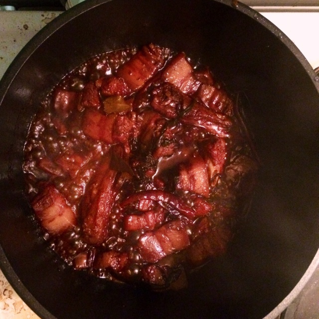 吃着碗里望着锅里的红烧肉