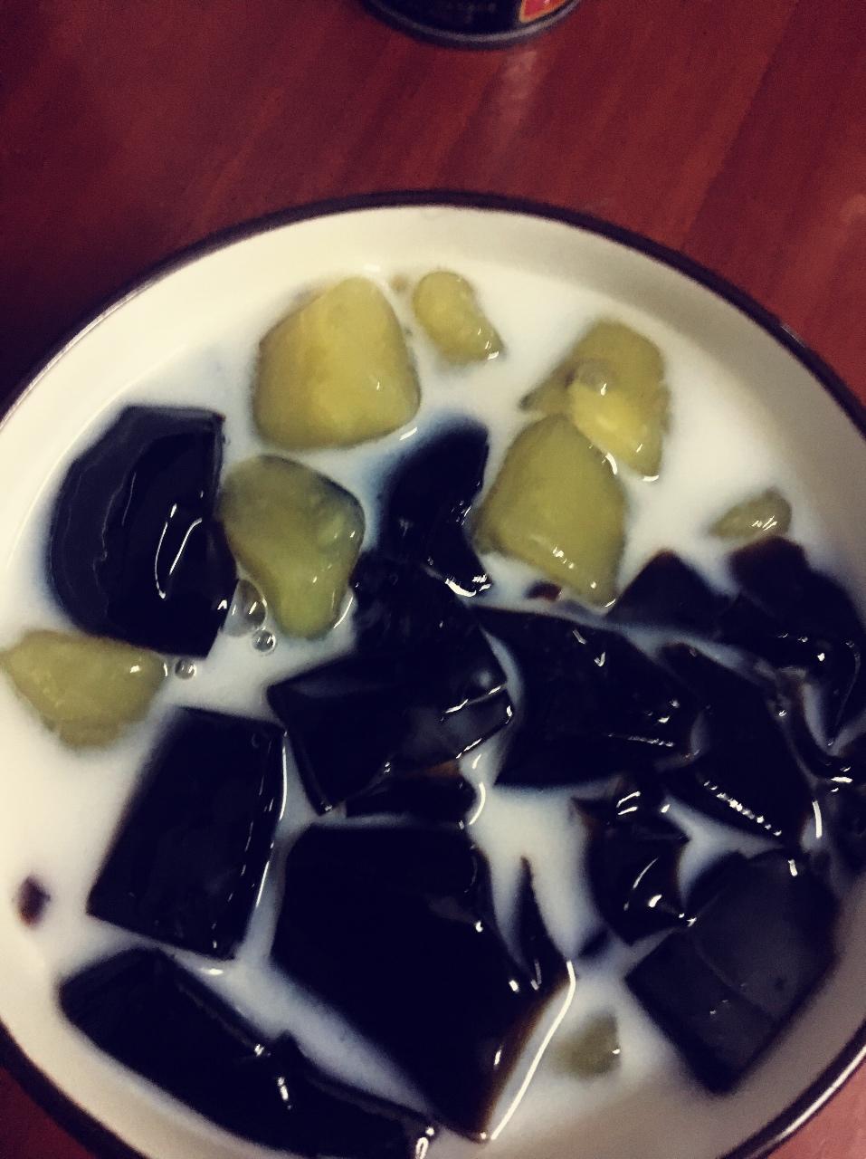 红豆牛奶龟苓膏