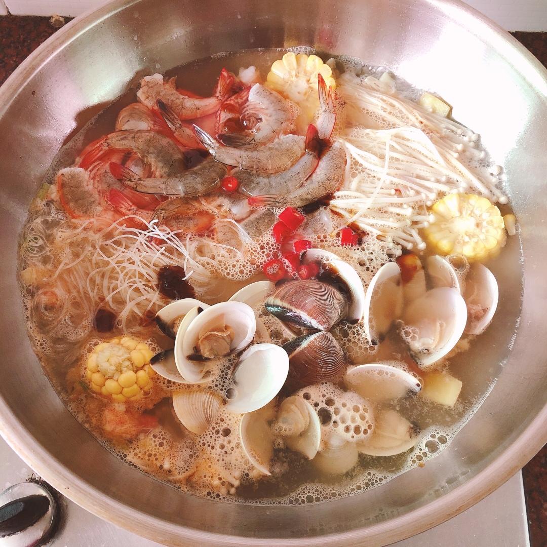 鲜虾花甲粉丝煲