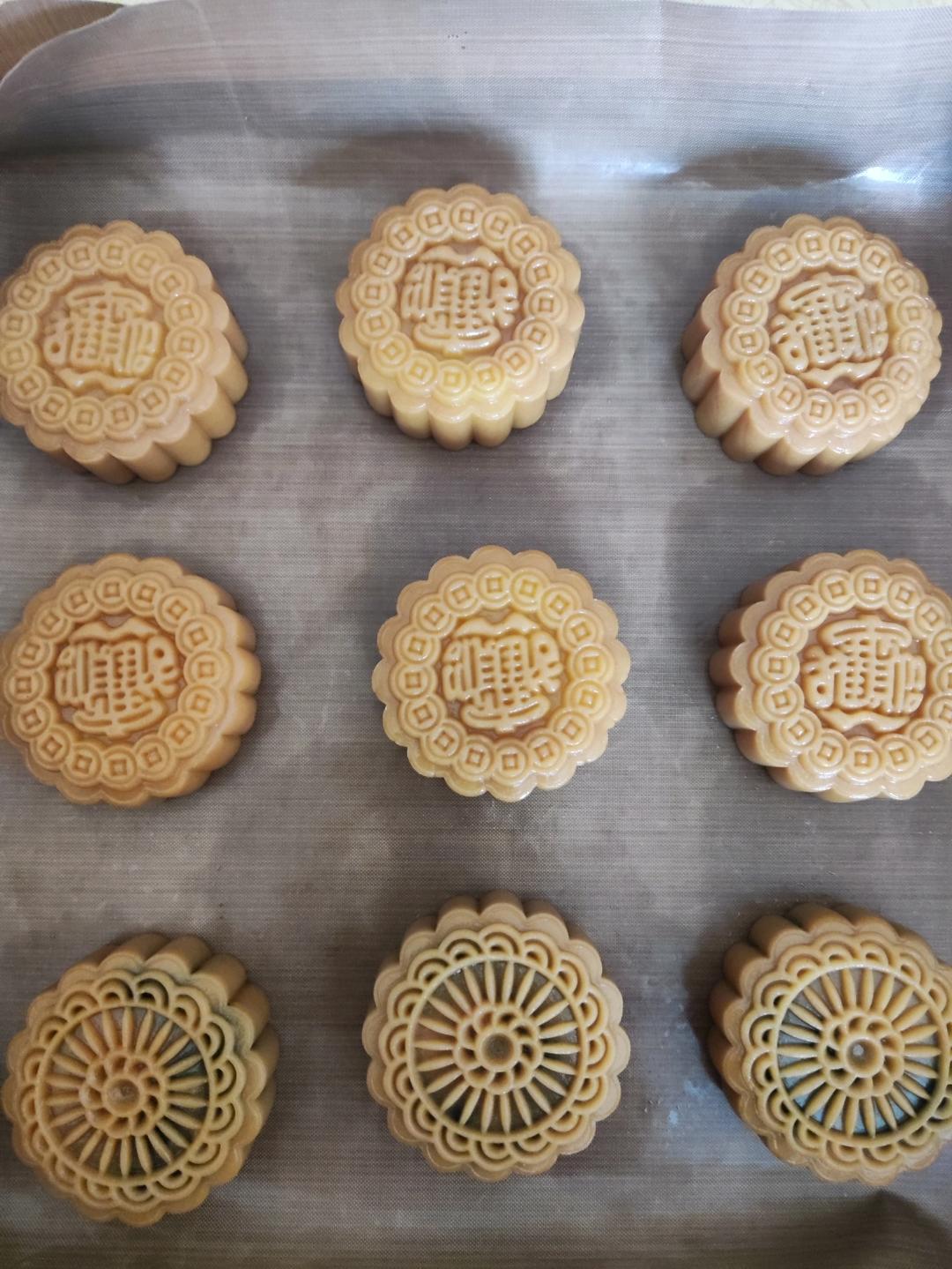 广式月饼—蛋黄莲蓉月饼