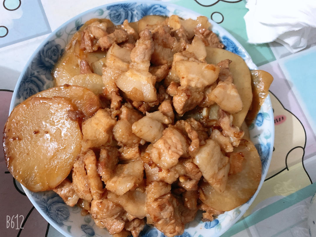 快手家常菜_五花肉炒土豆片
