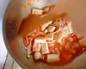 减脂减肥的茄汁龙利鱼豆腐金针菇煲的做法 步骤6
