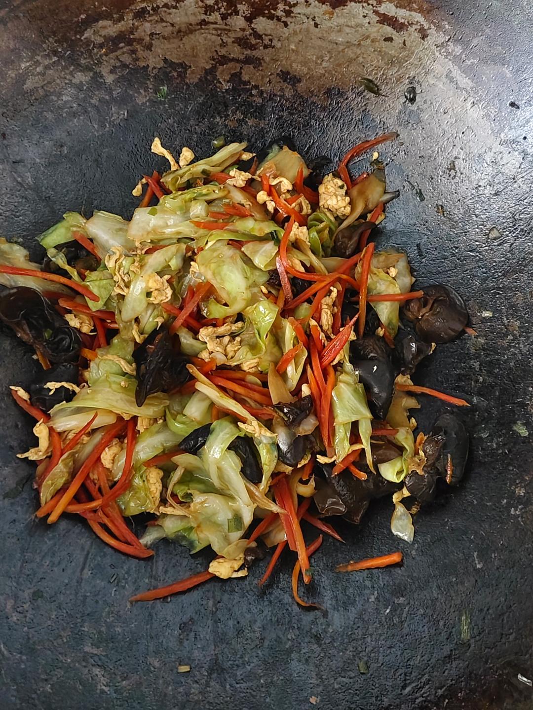 （家常菜）包菜炒胡萝卜