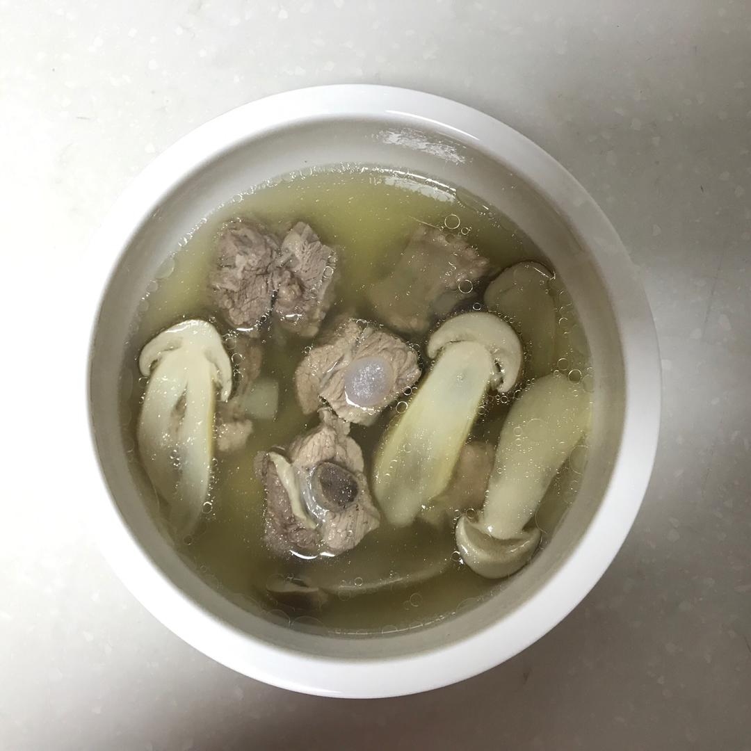 珍珠珍珠-做的松茸排骨汤