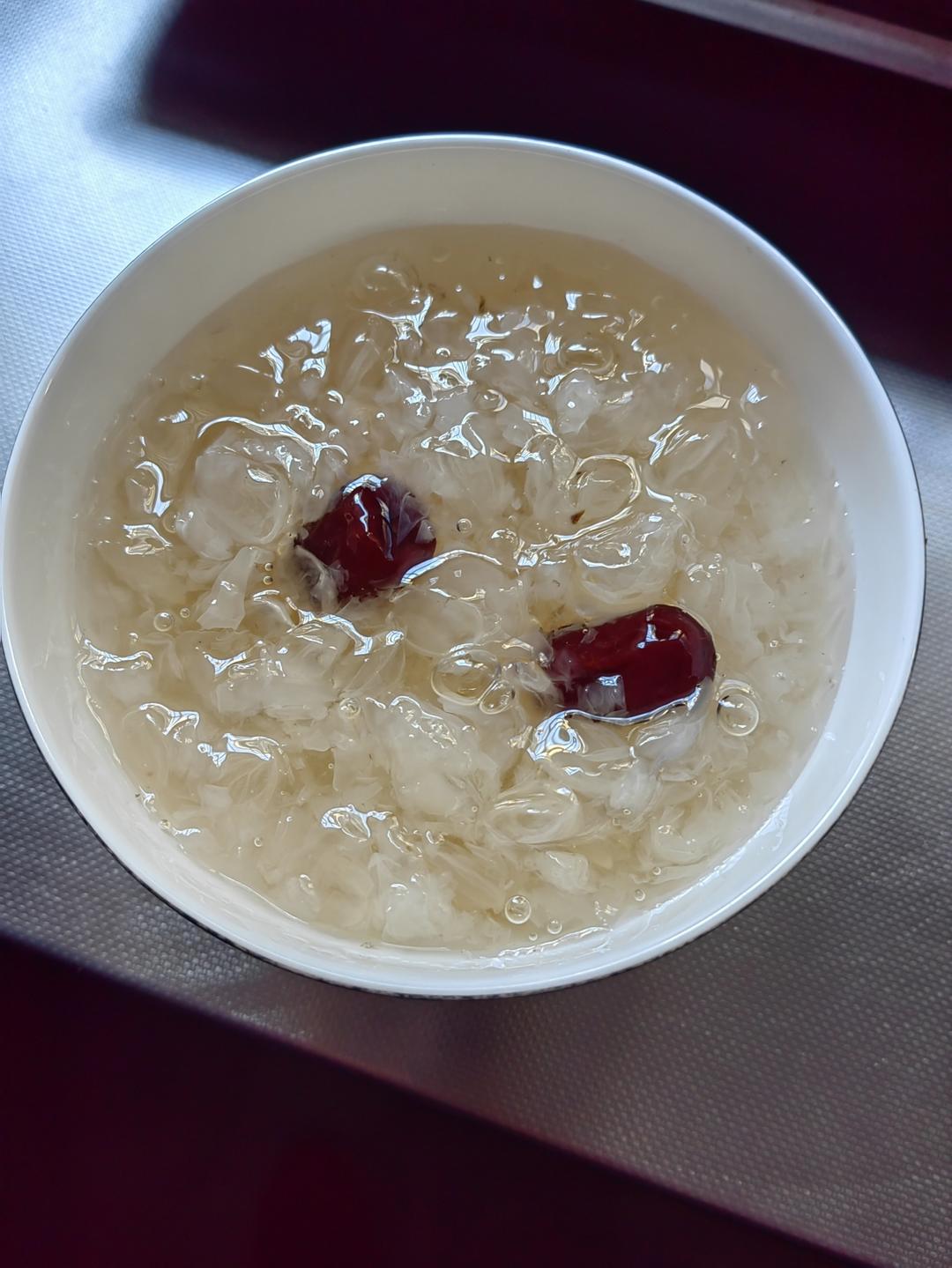 皂角米红枣银耳羹