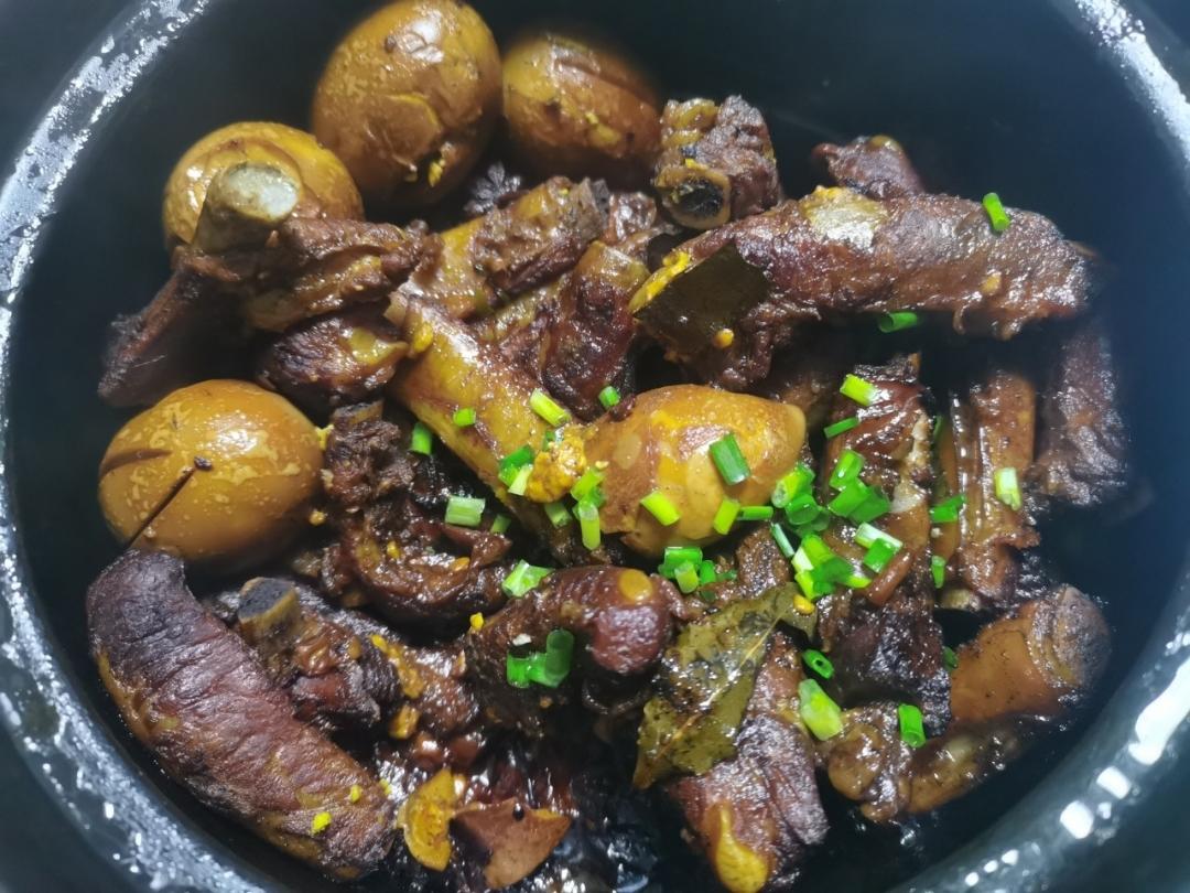 超下饭又简单红烧肋排卤蛋