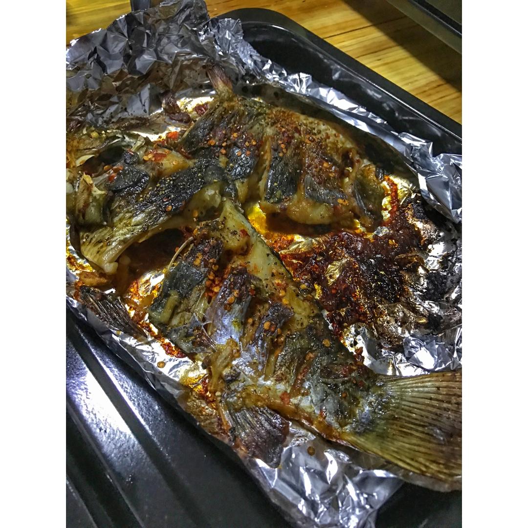香辣烤鲫鱼