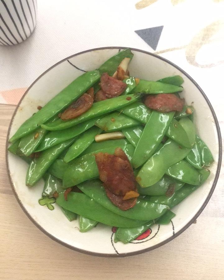 梦_微光做的腊肠炒扁豆