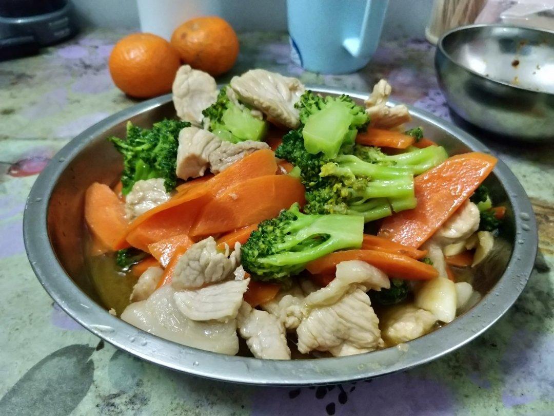 西兰花胡萝卜炒肉