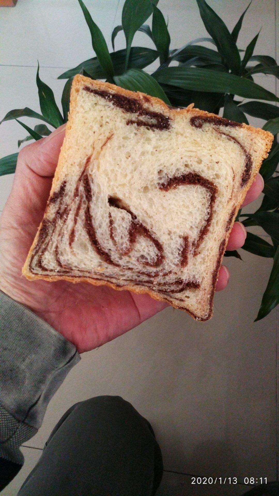 吐司方包，女儿说和来自台湾的爸爸糖一样好看好吃。零失败（是指我个人制作没有失败过）。