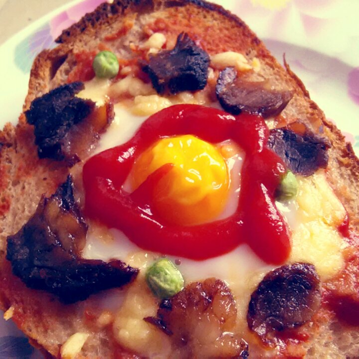 吐司太阳蛋披萨