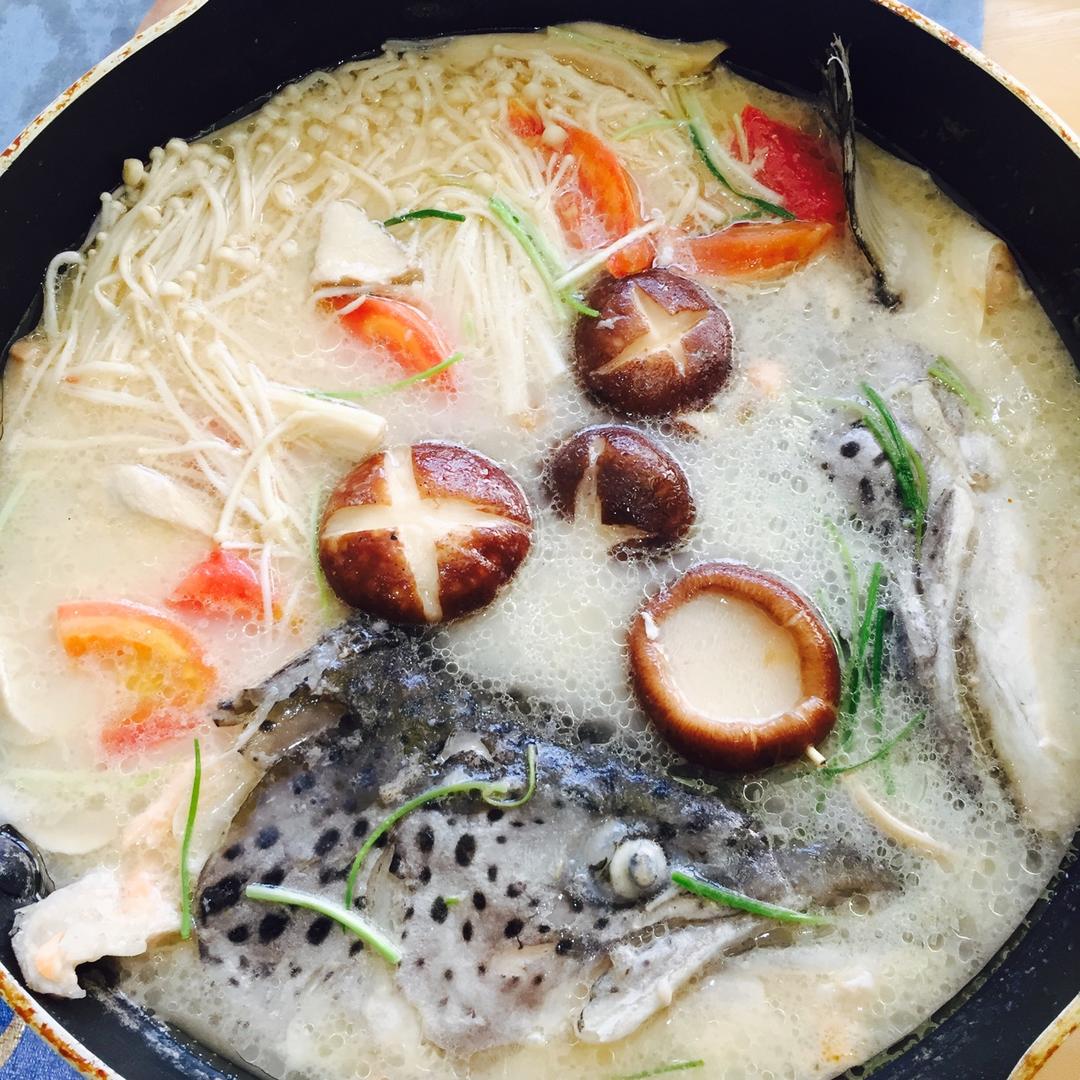 三文鱼头菌菇汤