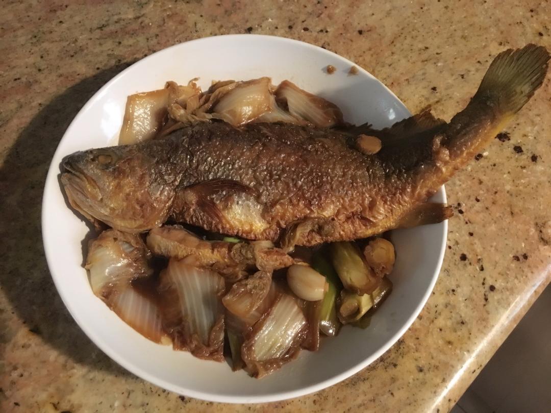 红烧黄鱼—鱼皮不破的小窍门