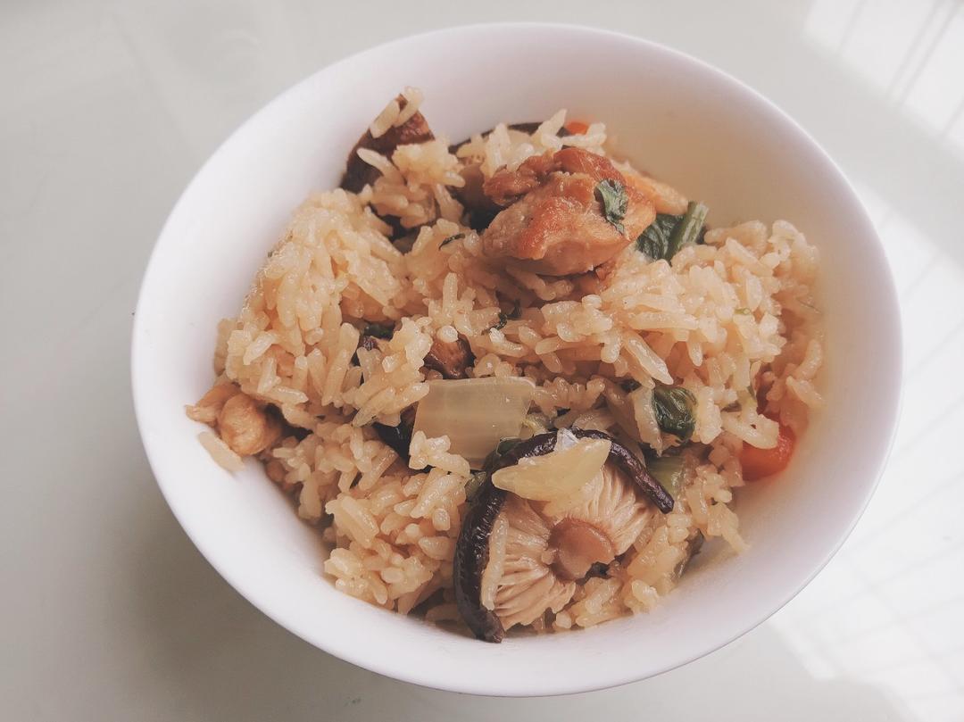 【香菇鸡肉焖饭】