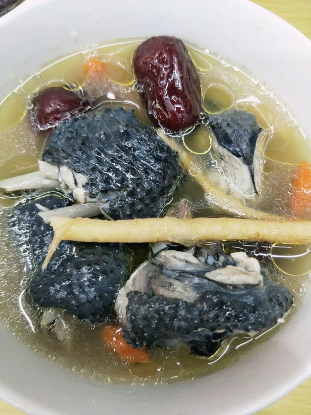 枸杞红枣乌鸡汤