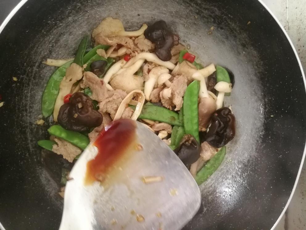 荷兰豆平菇炒肉的做法 步骤9