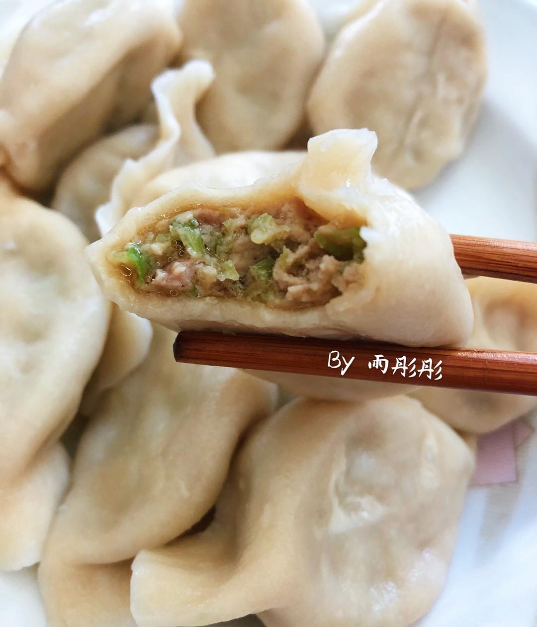 雨彤彤做的芹菜猪肉馅饺子