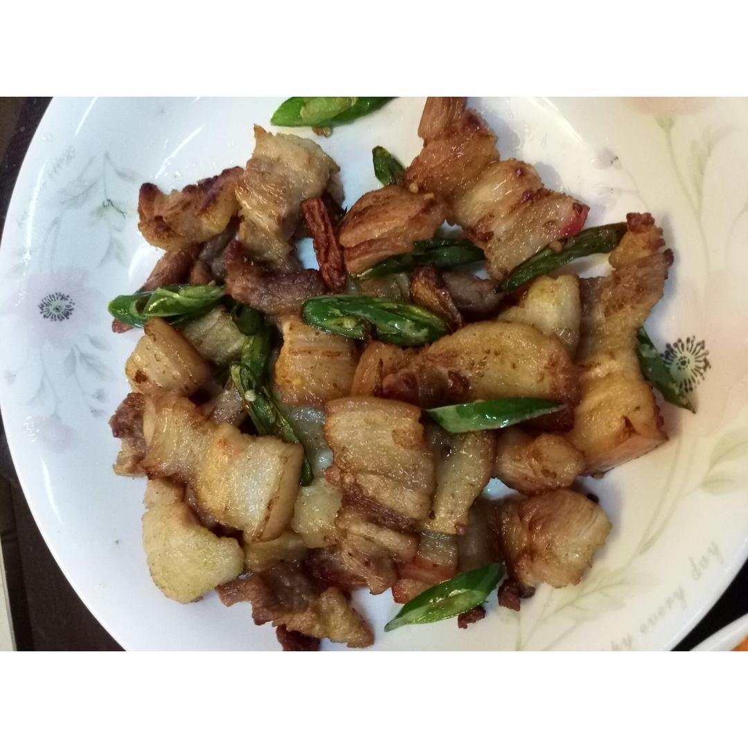 家常青椒干煸五花肉
