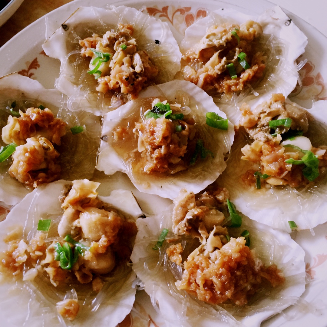 轩仔子最近要过年做的蒜蓉粉丝蒸扇贝