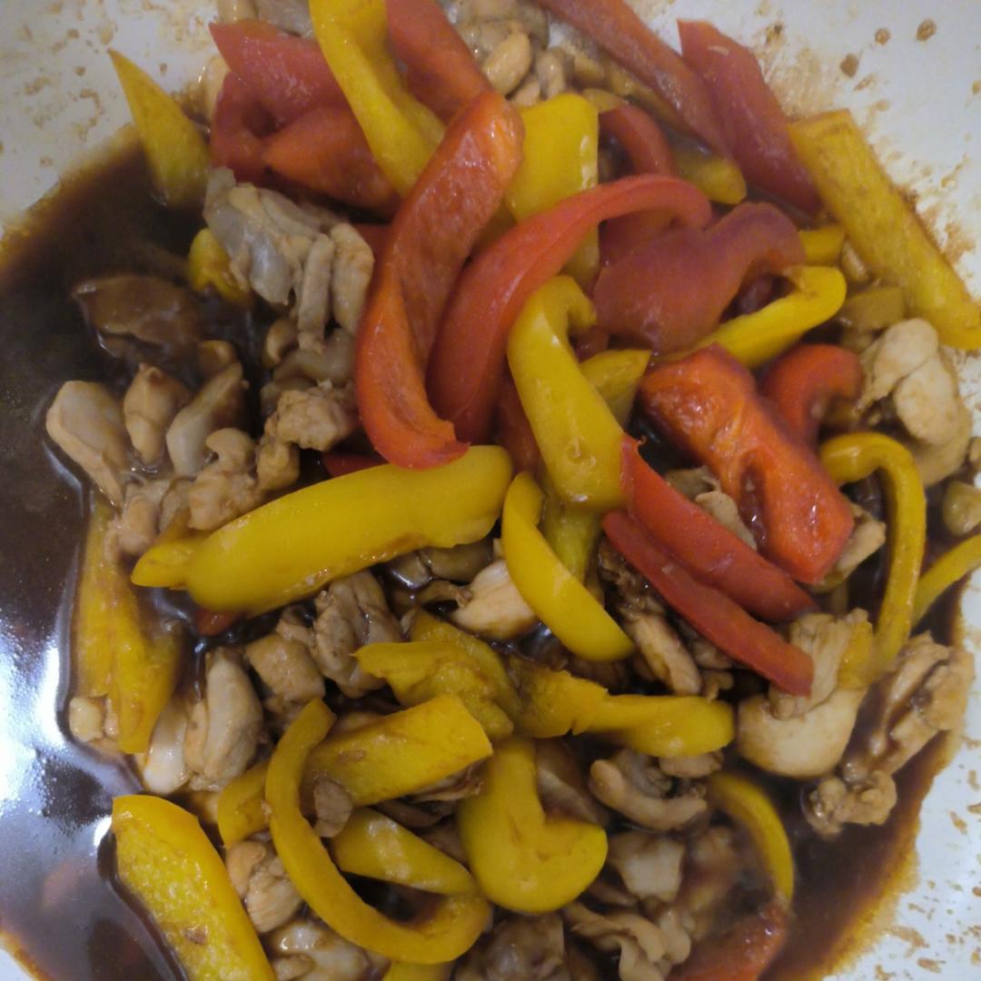 补维c的大菜-五彩缤纷彩椒青椒炒鸡腿肉
