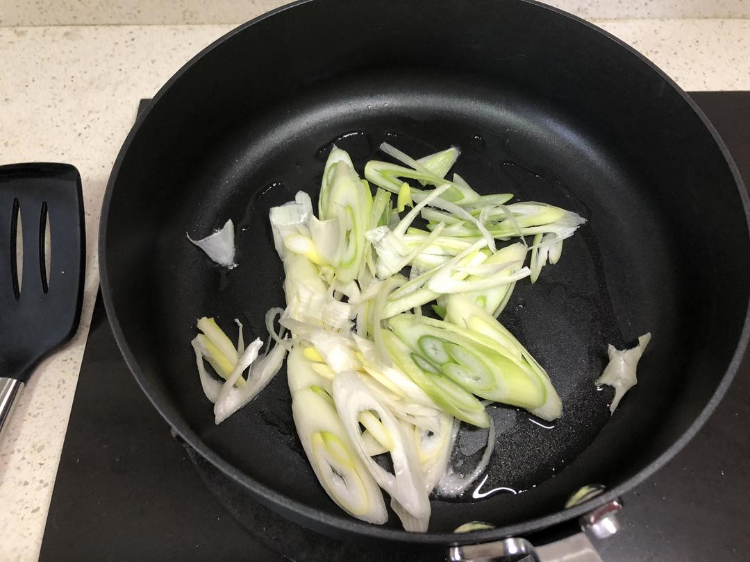 《昨日的美食》之中式鲜菇烧油豆腐的做法 步骤6