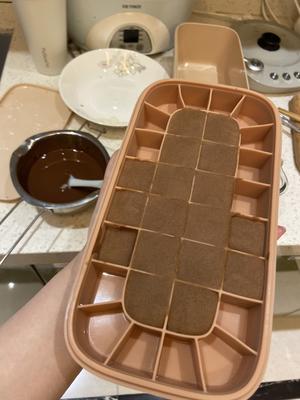 巧克力冰淇淋脆皮梦龙小方，最简单的方法的做法 步骤9