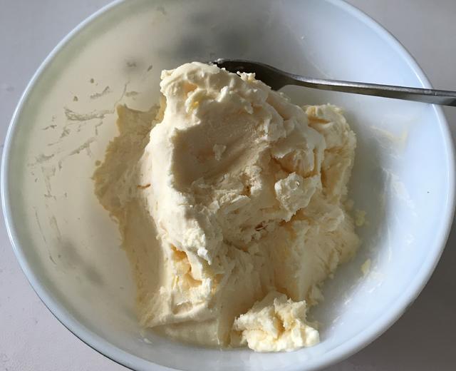 马迭尔的口感，简单易操作的淡奶油冰淇淋(不在想哈根达斯)宝宝们的最爱的做法