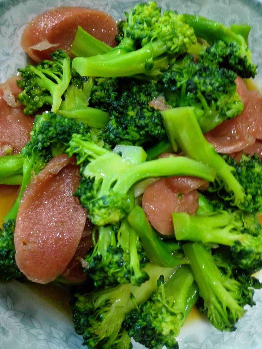 {☀快手晚餐☀}火腿肠滑蛋西兰花