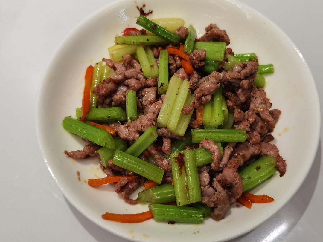 芹菜泡椒牛肉丝